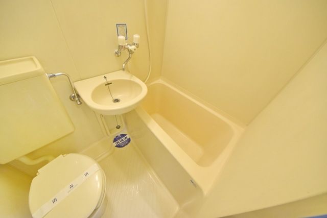 バス・シャワールーム　※別部屋参考写真です