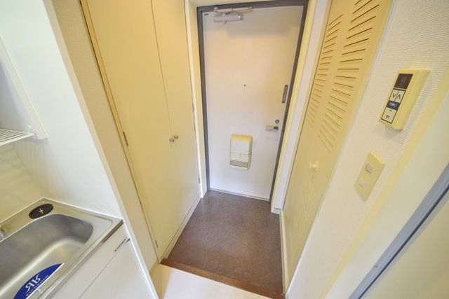 玄関　※別部屋参考写真です