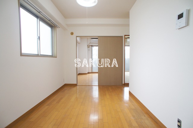 居室・リビング　使いやすい形の為、レイアウトを楽しめます♪