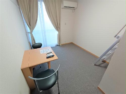 居室・リビング　家電・家具付きのお部屋です。