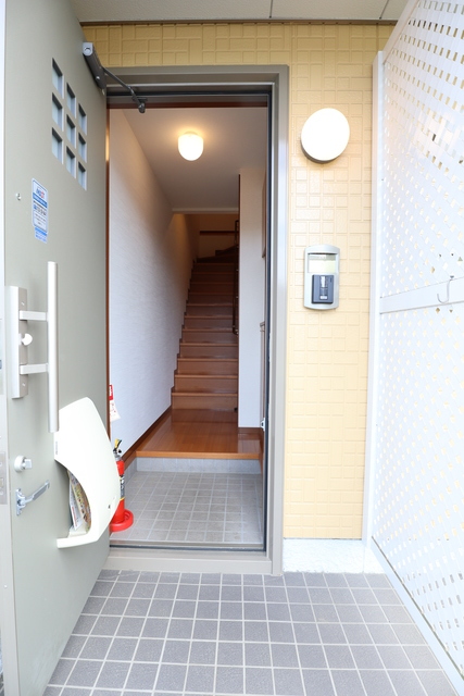 エントランス　玄関は１階になります