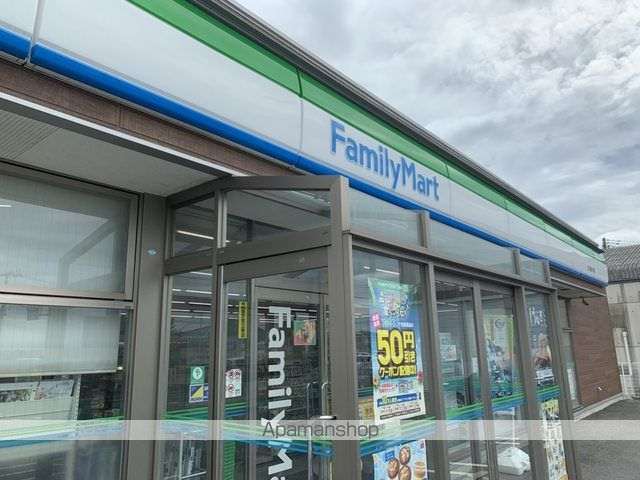 コンビニ　ファミリーマート古川鶴ヶ埣店（コンビニ）まで585m