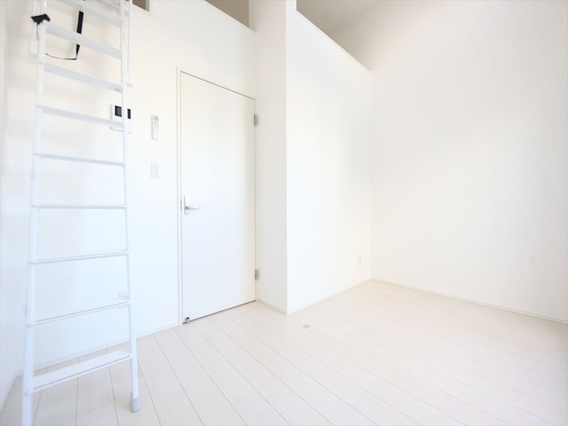 居室・リビング　洋室5.3帖　ロフト5.3帖（収納にも寝室にも使えます）