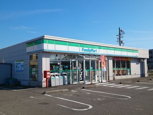 コンビニ　ファミリーマート 丸岡西里店（コンビニ）まで600m