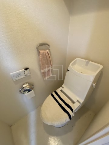 トイレ　BRAVI南船場（ブラービ南船場）　温水洗浄便座