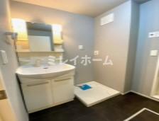 洗面設備　同建物内別のお部屋の参考写真になります。