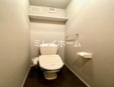 トイレ　同建物内別のお部屋の参考写真になります。