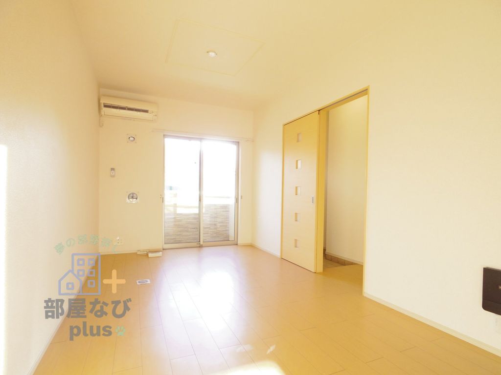 居室・リビング　※他号室写真です