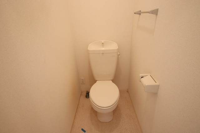 トイレ　※別室の参考写真の為、現況優先です。