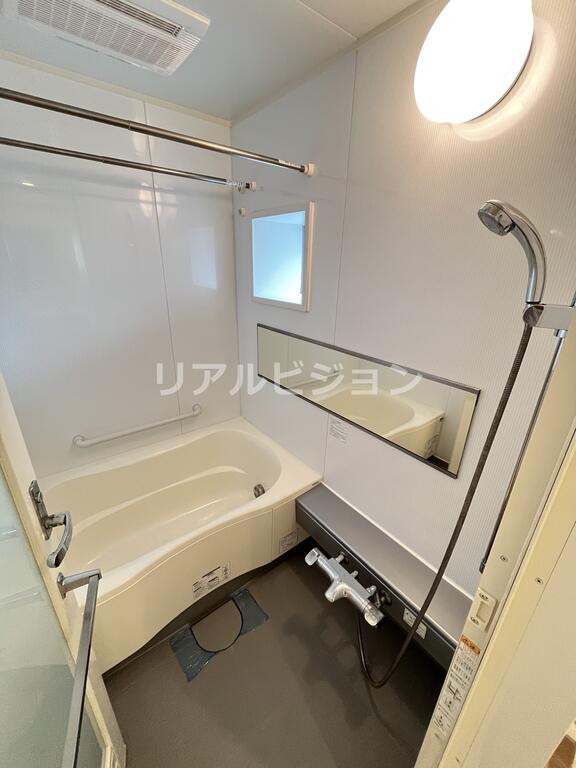 バス・シャワールーム　別号室の参考写真です