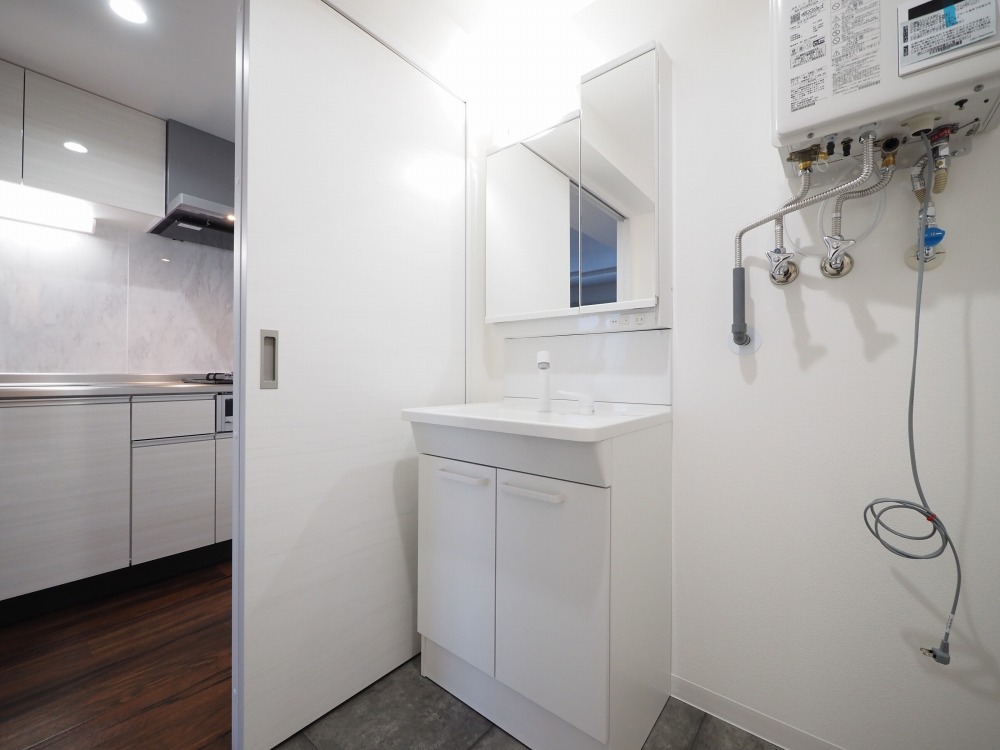 洗面設備　シャワードレッサー付きです！