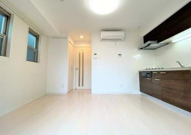 居室・リビング　※別部屋の参考写真です。