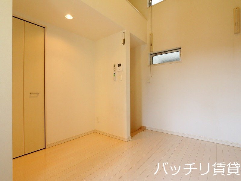 居室・リビング　別号室タイプの為、現状を優先致します。