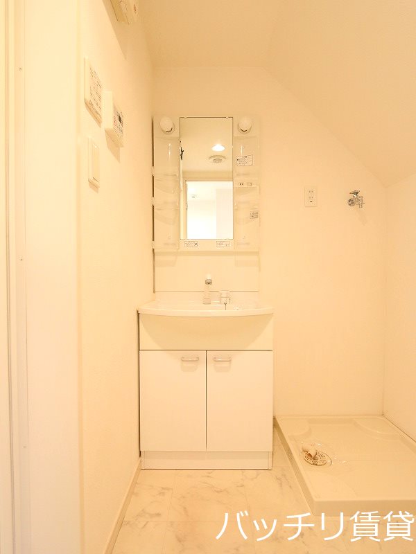 洗面設備　別号室タイプの為、現状を優先致します。