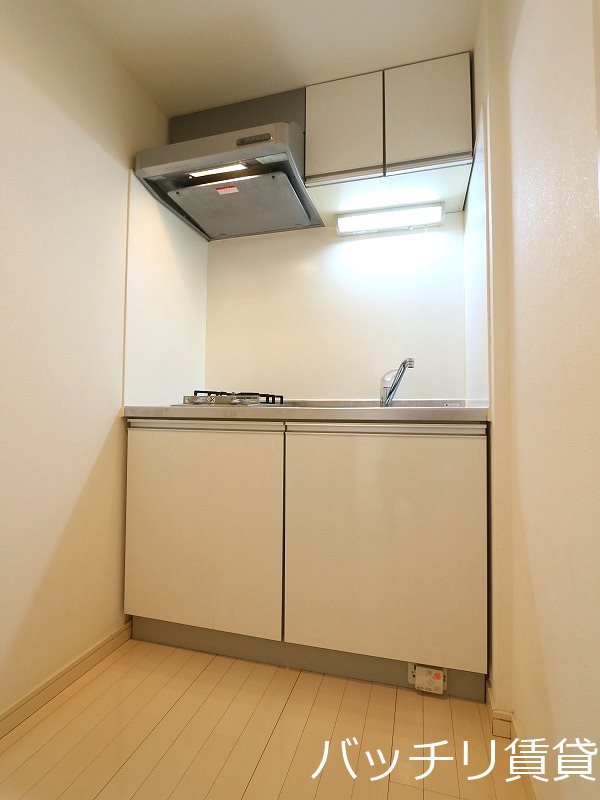キッチン　別号室タイプの為、現状を優先致します。
