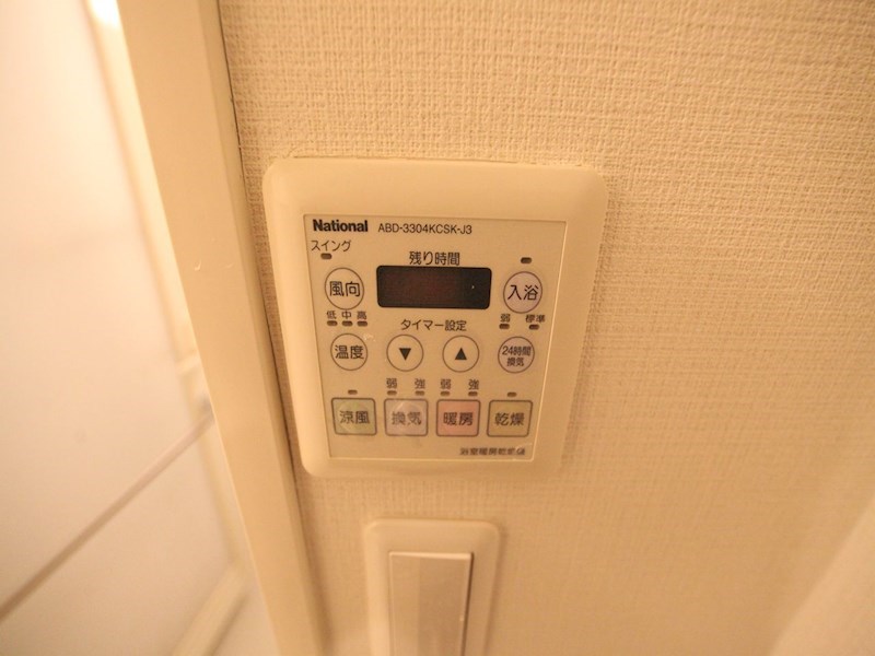 その他設備　浴室暖房乾燥機付き