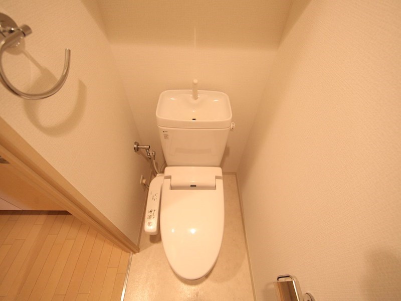 トイレ　温水洗浄暖房便座付トイレ