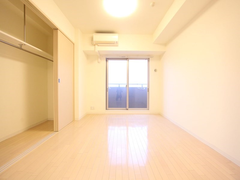 バルコニー　洋室6帖　クローゼット付（収納充実してます）