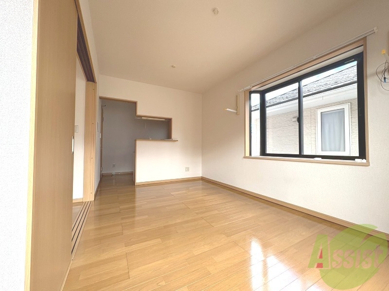 居室・リビング　１０．５帖のリビングです。お部屋を広く使えます。