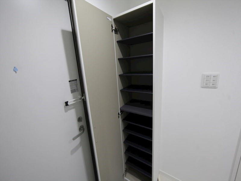 玄関　玄関　シューズボックス付（収納充実してます）