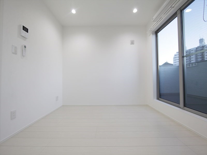 バルコニー　洋室6帖　クローゼット付　エアコン完備　南面バルコニー