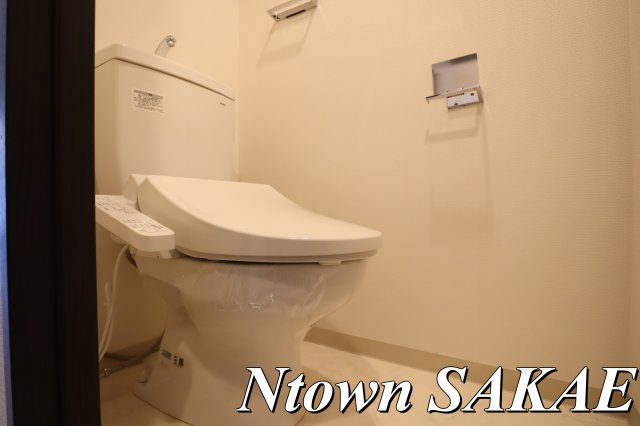 トイレ　落ち着いた色調のトイレです