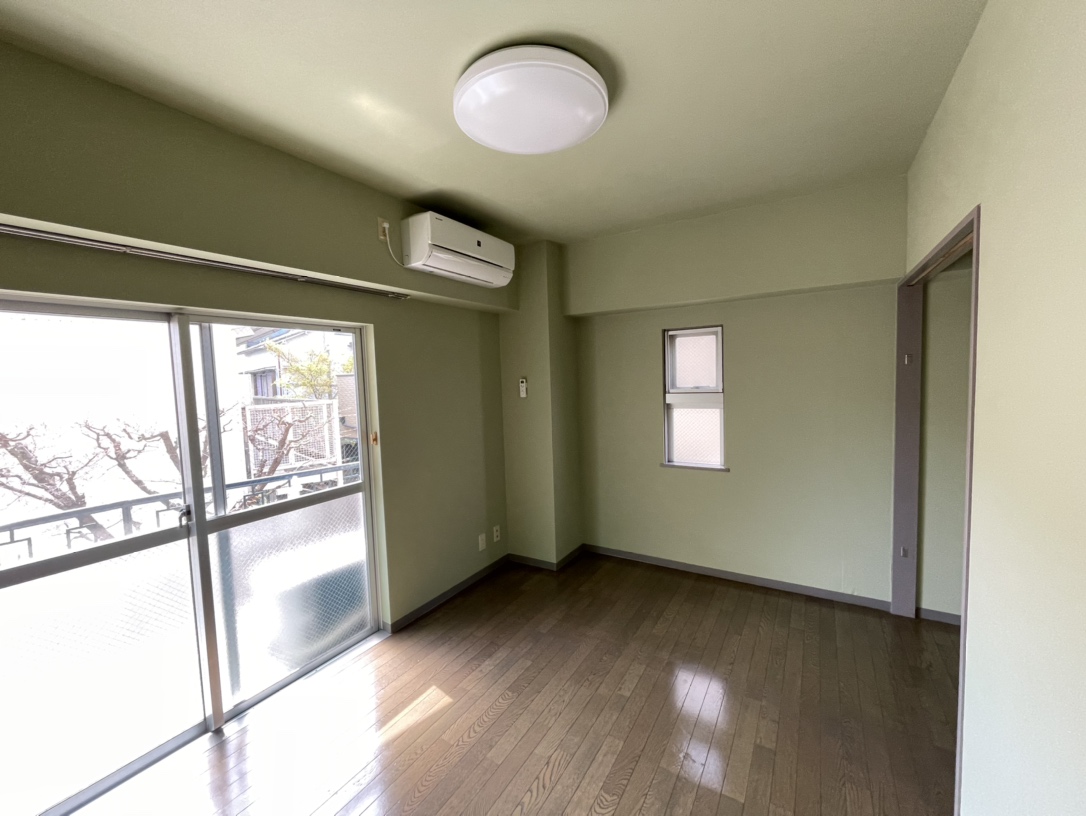 居室・リビング　前入居者入居前の写真です。