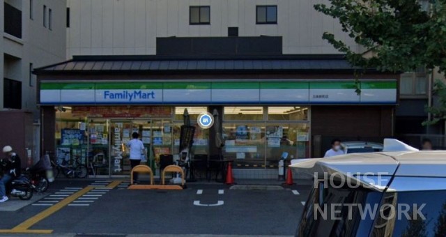 コンビニ　ファミリーマート五条新町店（コンビニ）まで148m