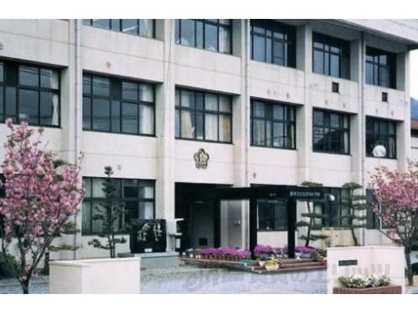 小学校　鳥居本小学校（小学校）まで100m