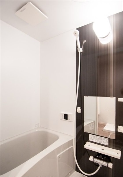 バス・シャワールーム　ご家族や長時間入浴に便利な追い炊き機能付きです♪