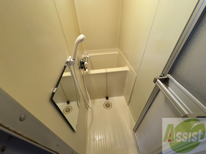 バス・シャワールーム　ユニットバスです。疲れを癒すのに欠かせませんね！