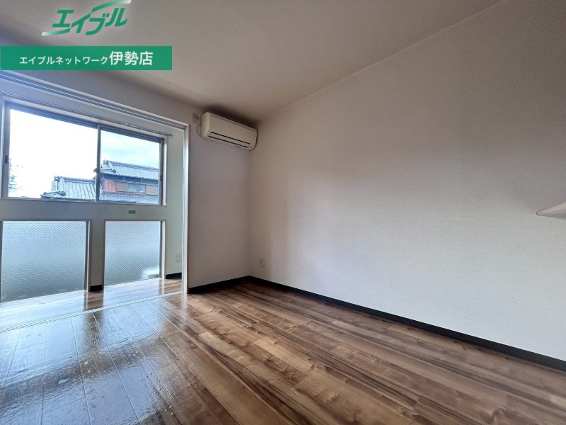 居室・リビング　同型参考写真です