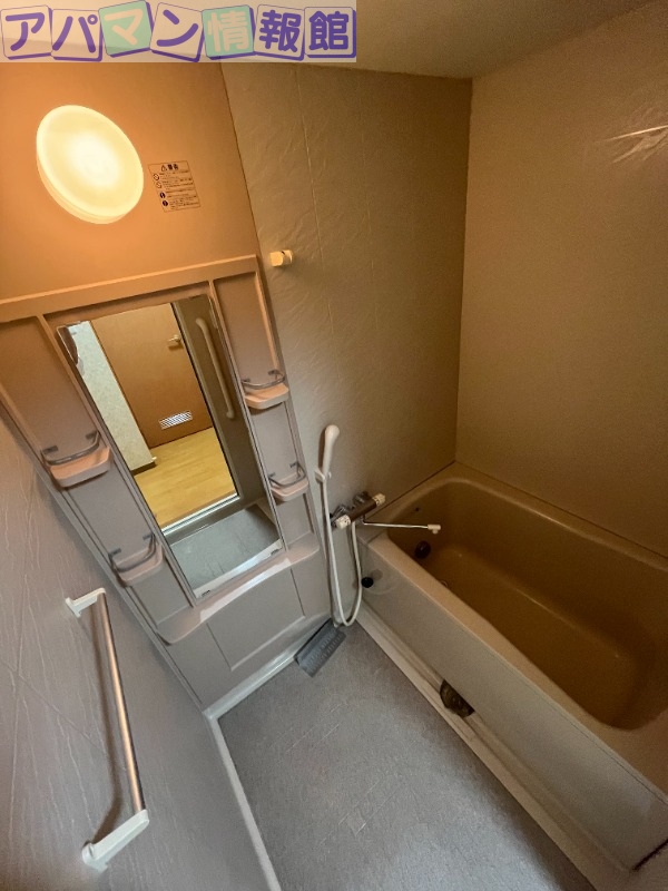 バス・シャワールーム　洗顔・歯磨きはシャンプードレッサーで。