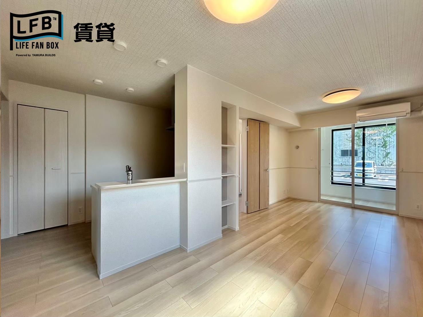 居室・リビング　※同シリーズ別物件の室内写真です。壁紙や床の色など、仕様が異