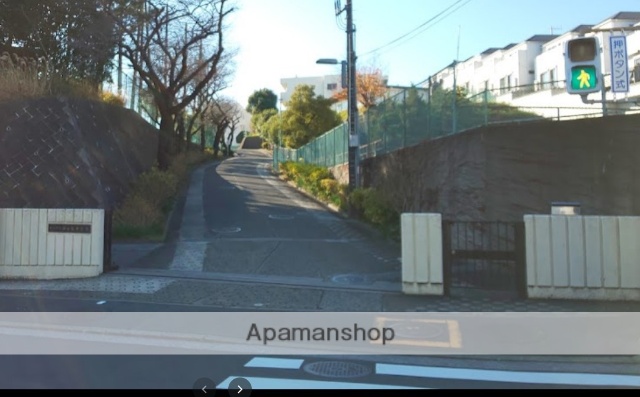 中学校　横浜市立芹が谷中学校（中学校）まで1611m