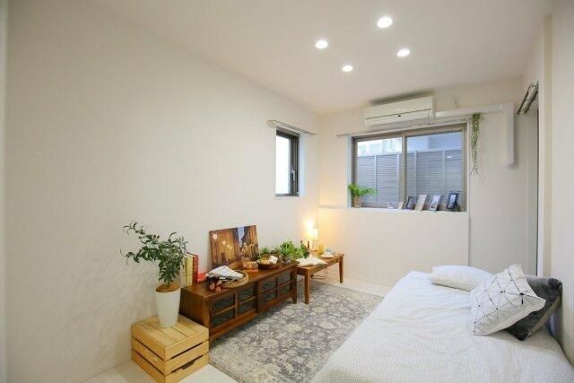 居室・リビング　※家具・家電・小物はイメージです。