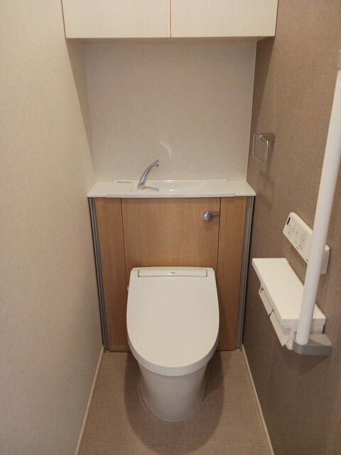 トイレ　温水洗浄便座