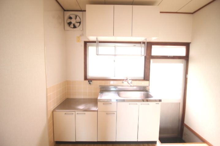 キッチン　コンパクトなキッチンで掃除もラクラク