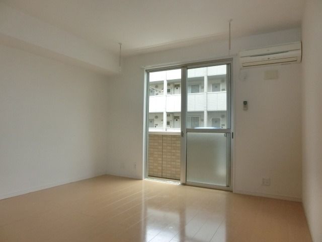 居室・リビング　採光の良い明るいお部屋です