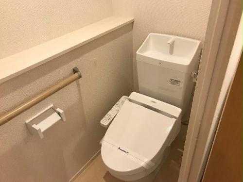 トイレ　温水洗浄便座付き【同型タイプ参考写真】