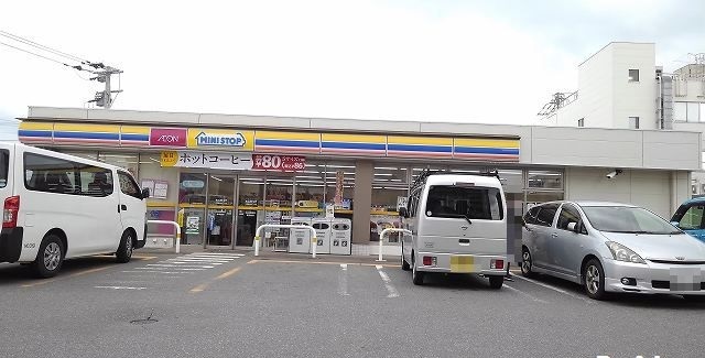 コンビニ　ミニストップ（コンビニ）まで500m