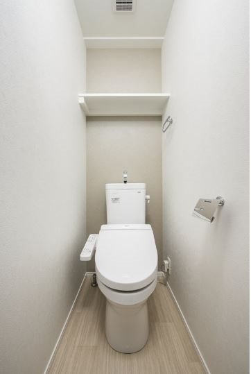 トイレ　※別号室の参考写真になります。