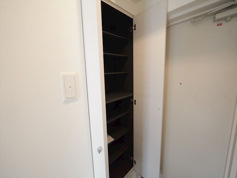 玄関　玄関　シューズボックス付（収納充実してます）