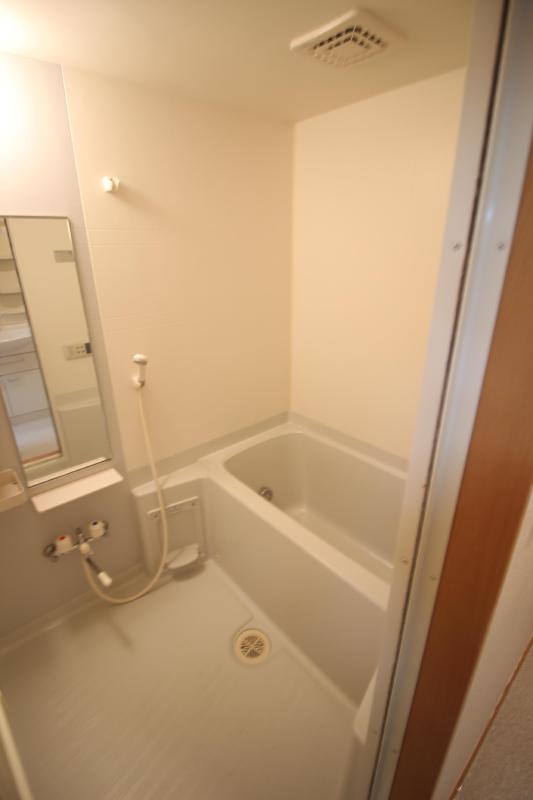 バス・シャワールーム　追い焚き機能付きバス