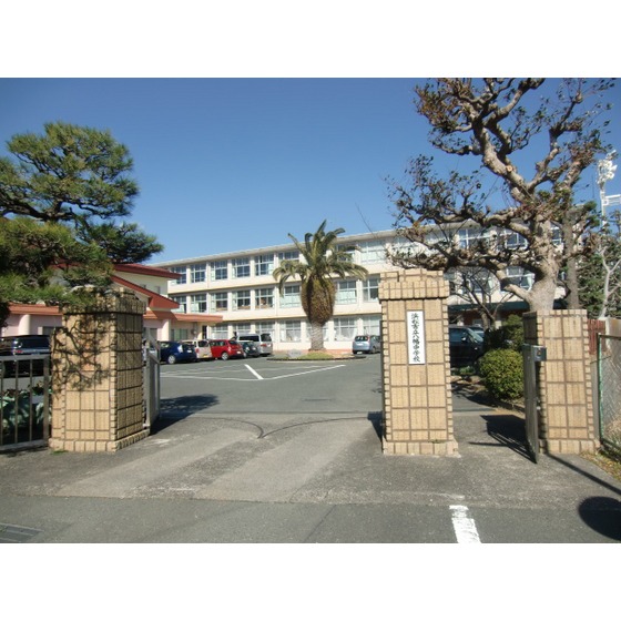 中学校　浜松市立八幡中学校（中学校）まで598m