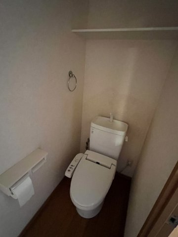 トイレ　嬉しい温水洗浄便座付き♪