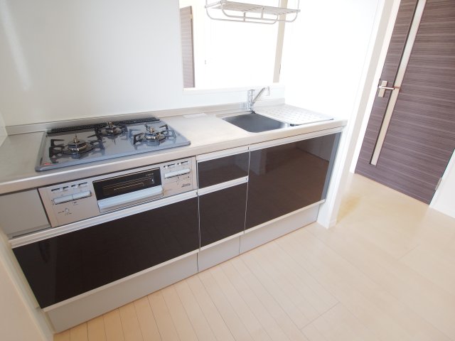 キッチン　コンパクトなキッチンで掃除もラクラク