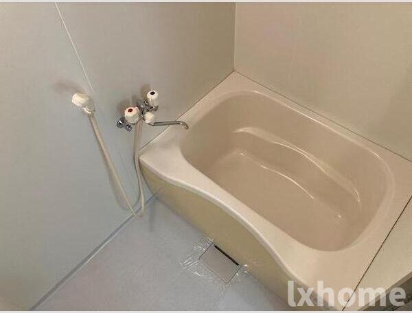 バス・シャワールーム　落ち着いた空間のお風呂です