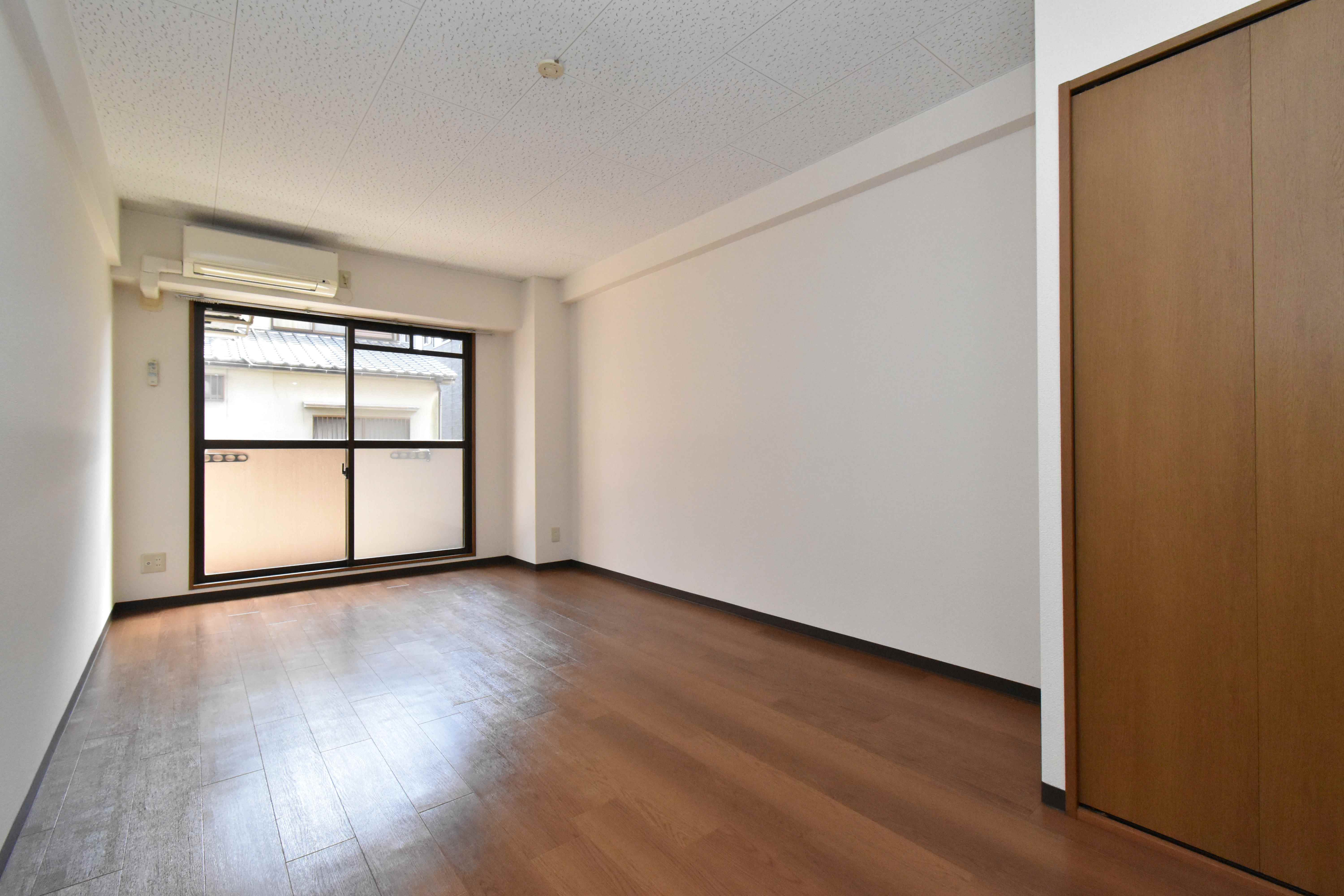 居室・リビング　9.9帖の広々とした洋室です☆（同仕様写真）