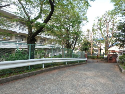 小学校　横浜市立榎が丘小学校（小学校）まで641m